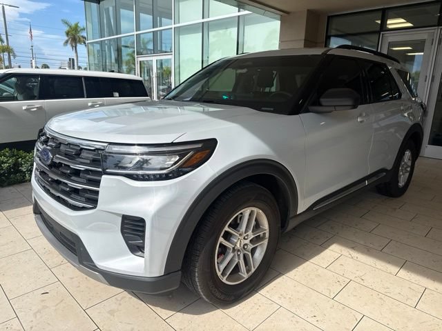 Used 2025 Ford Explorer Active RWD image 1