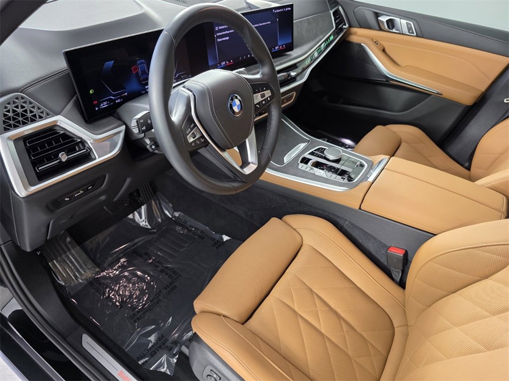 Used 2025 BMW X5 xDrive50e w/ Parking Assistance Package image 11
