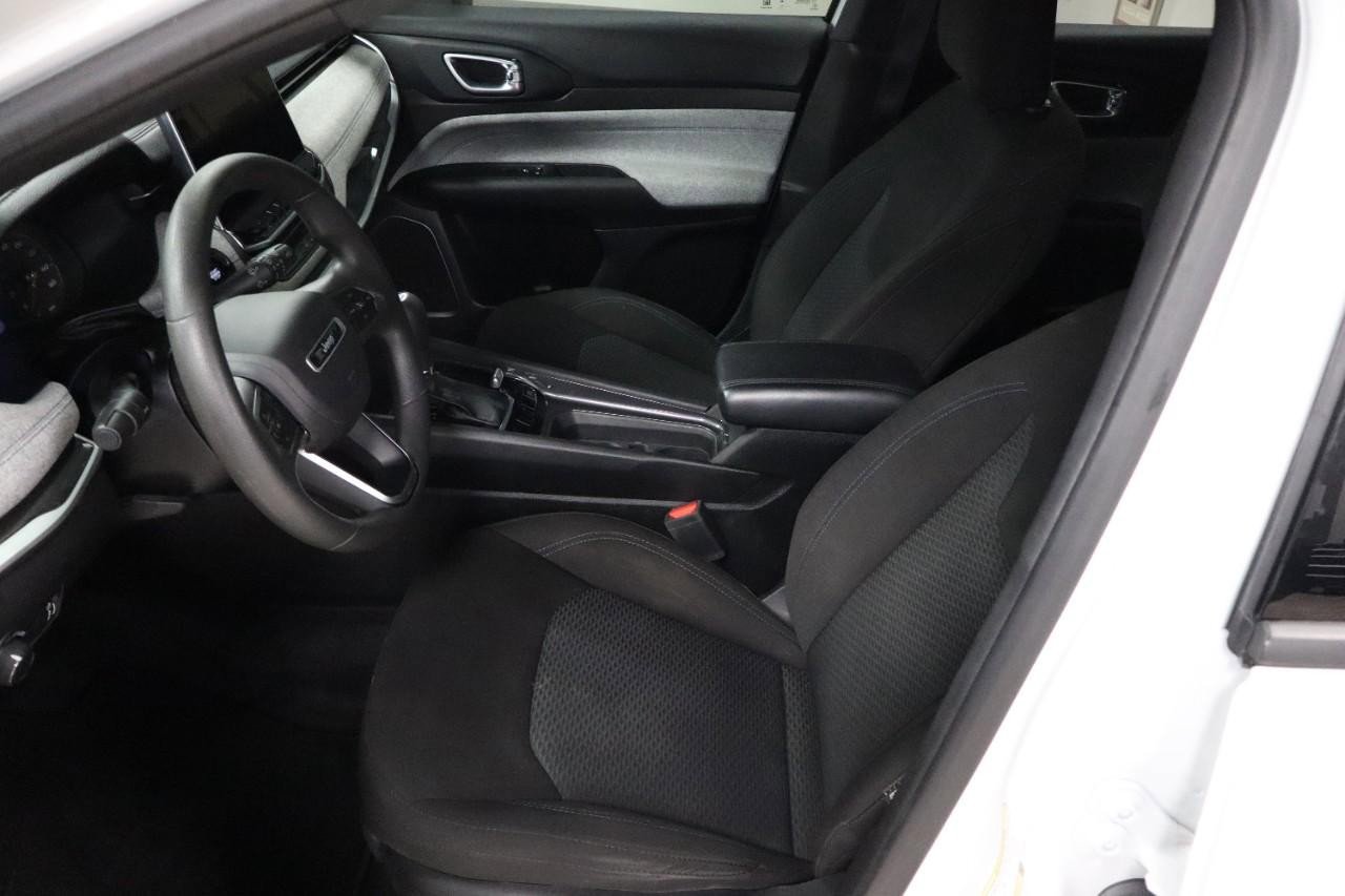 Used 2023 Jeep Compass Sport image 9