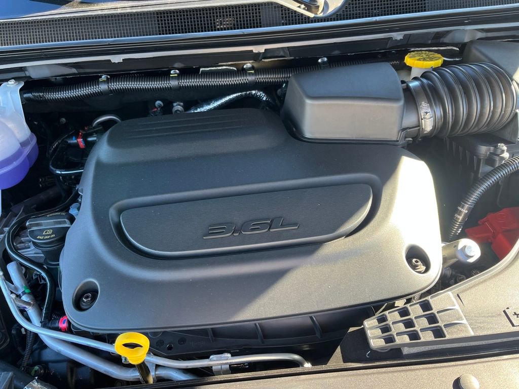 New 2026 Chrysler Pacifica Limited w/ S Appearance Package image 3