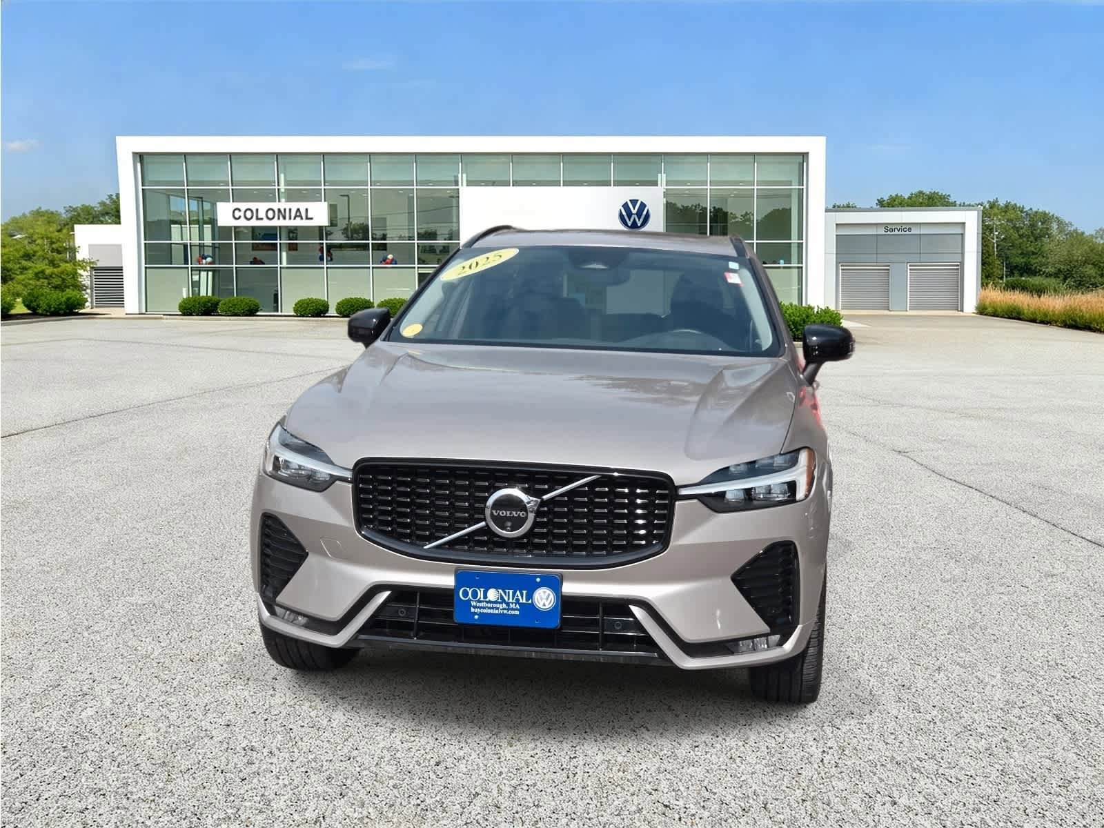 Used 2025 Volvo XC60 B5 Plus image 3