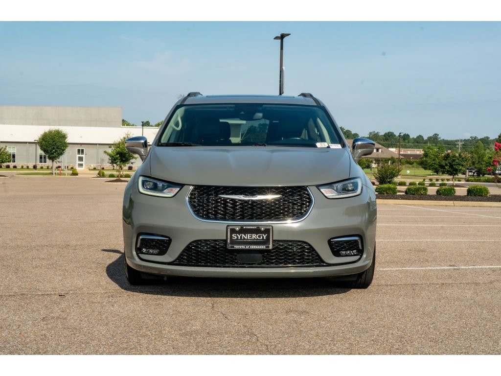Used 2022 Chrysler Pacifica Limited FWD image 2