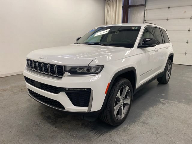 Used 2026 Jeep Grand Cherokee Limited AWD/4WD image 3