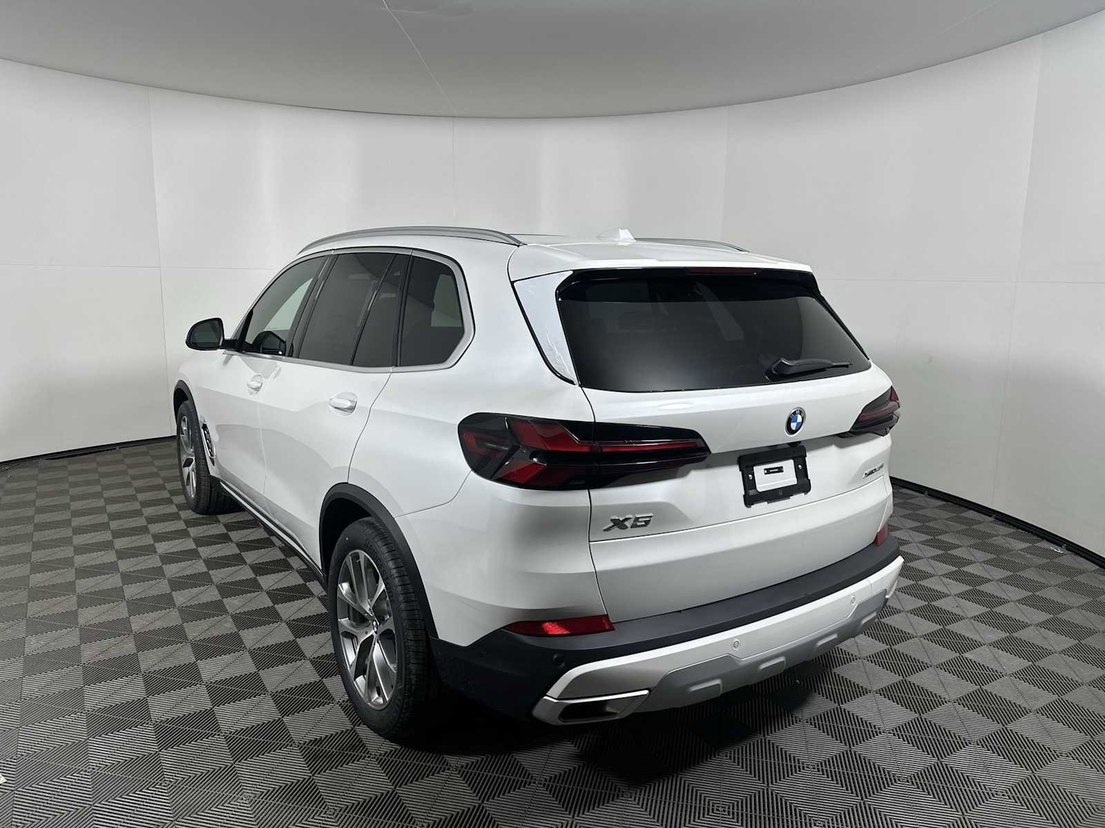 New 2026 BMW X5 xDrive40i image 3