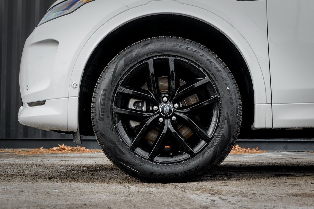 Used 2025 Land Rover Discovery Sport S image 4