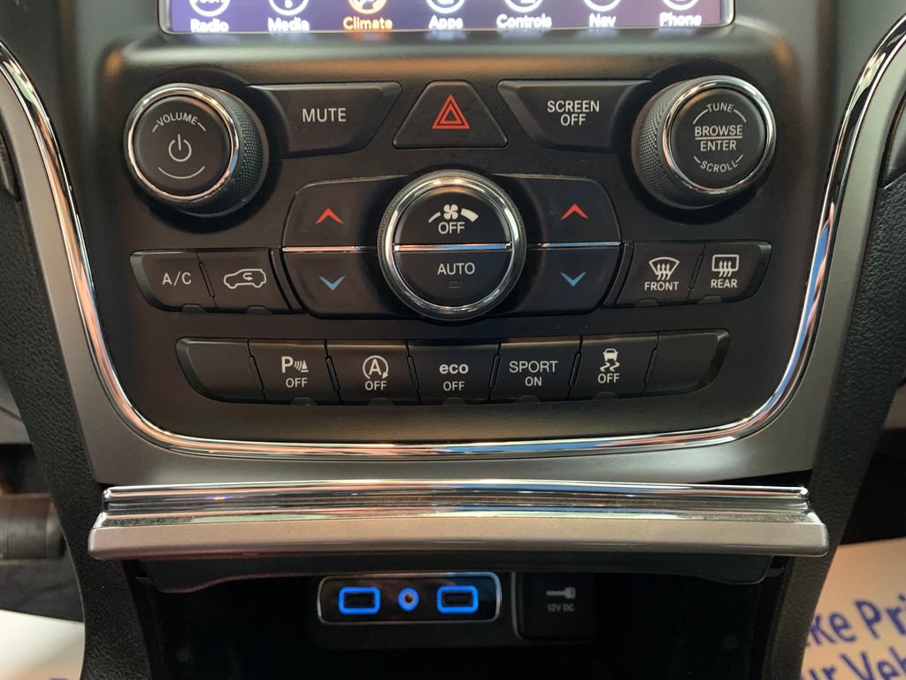 Used 2018 Jeep Grand Cherokee Laredo AWD/4WD image 26
