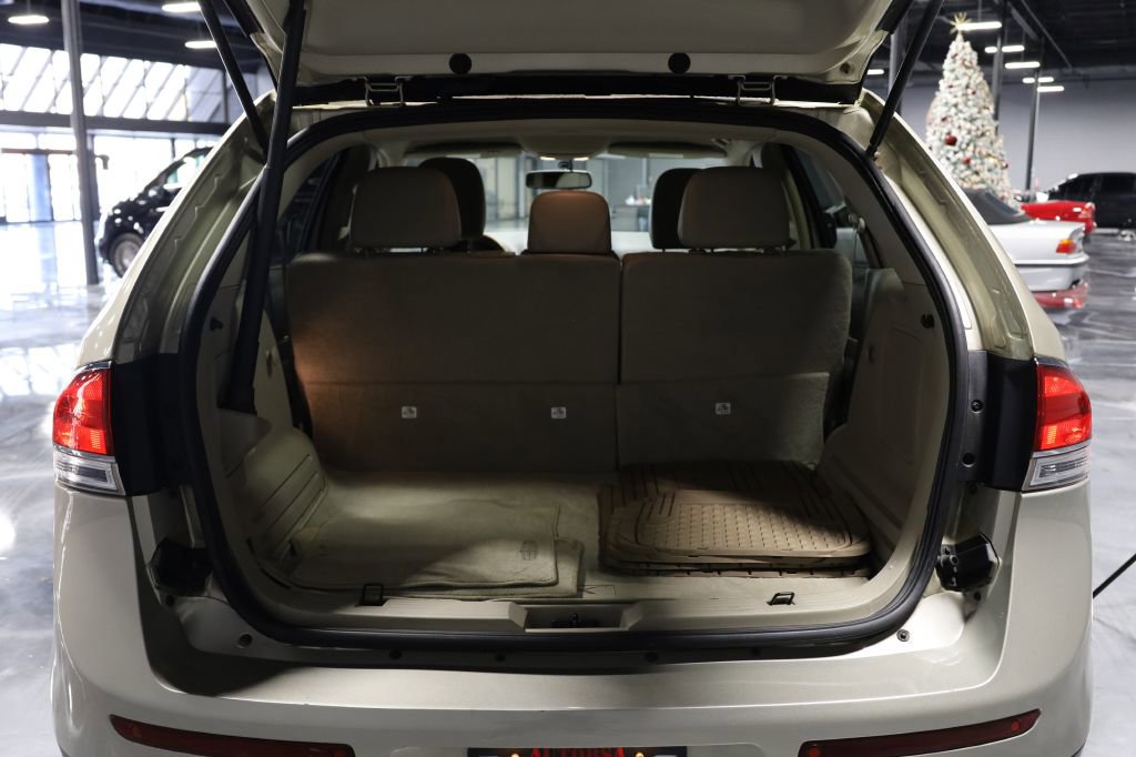 Used 2011 Lincoln MKX 2WD w/ Wood Pkg image 26