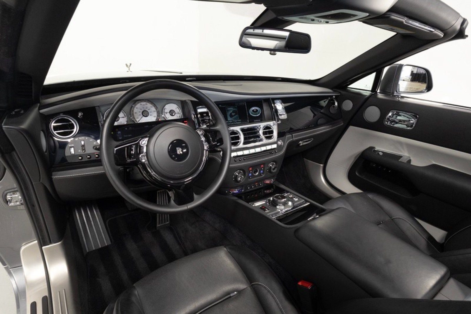 Used 2019 Rolls-Royce Dawn RWD image 6