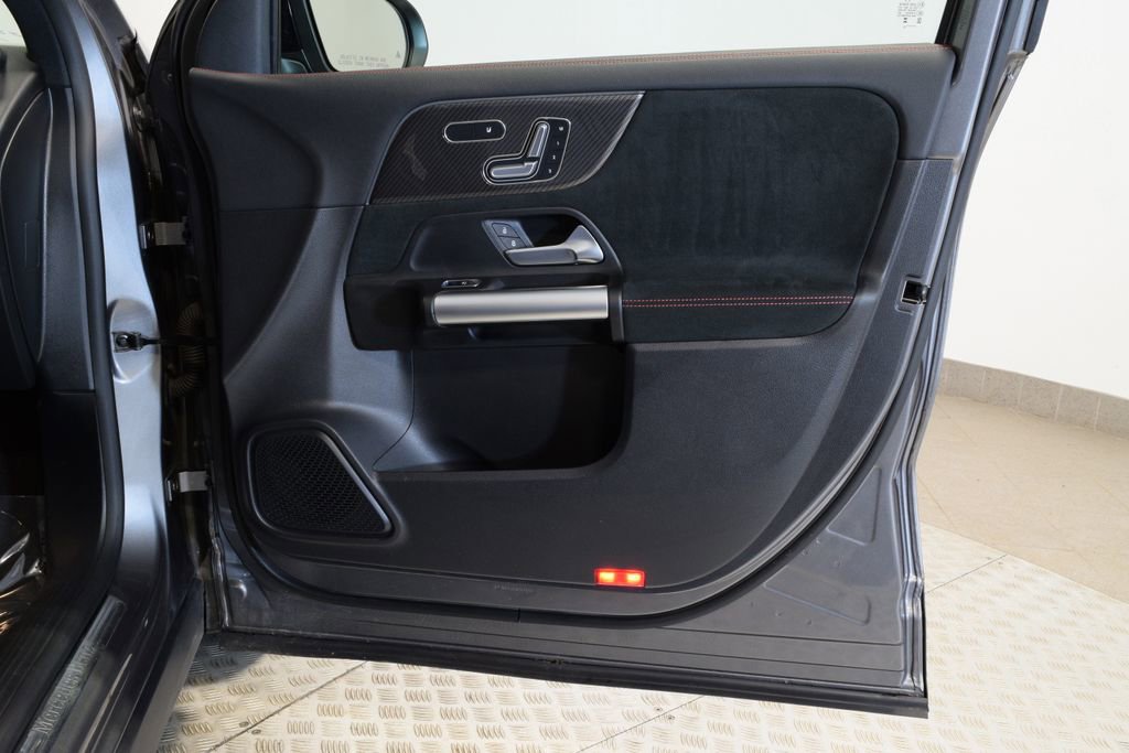 Used 2023 Mercedes-Benz GLA 250 4MATIC image 33