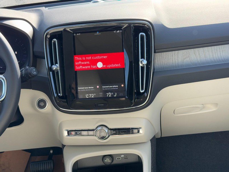 New 2026 Volvo XC40 B4 Plus w/ Climate Package FWD image 8