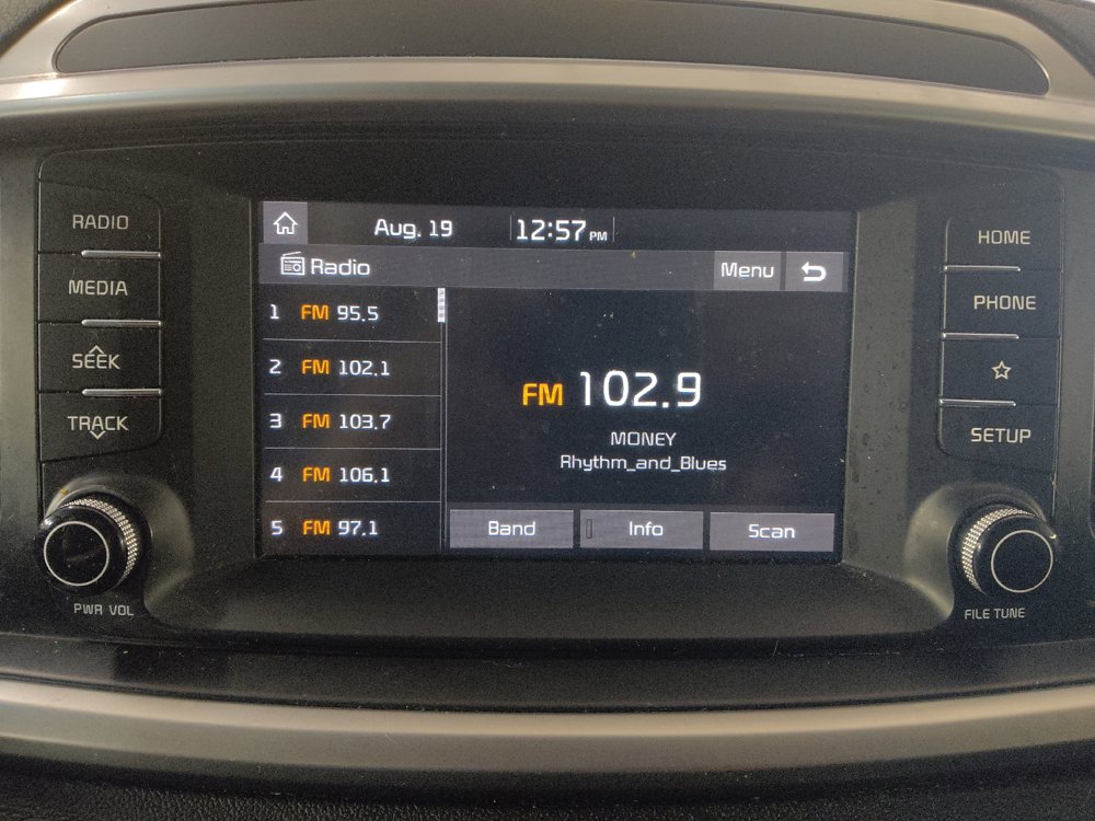 Used 2020 Kia Sorento LX FWD image 25