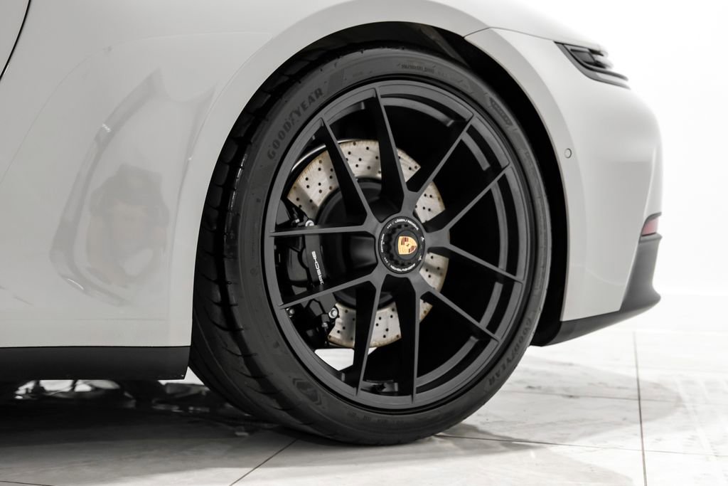 Used 2025 Porsche 911 Carrera 4 GTS image 49