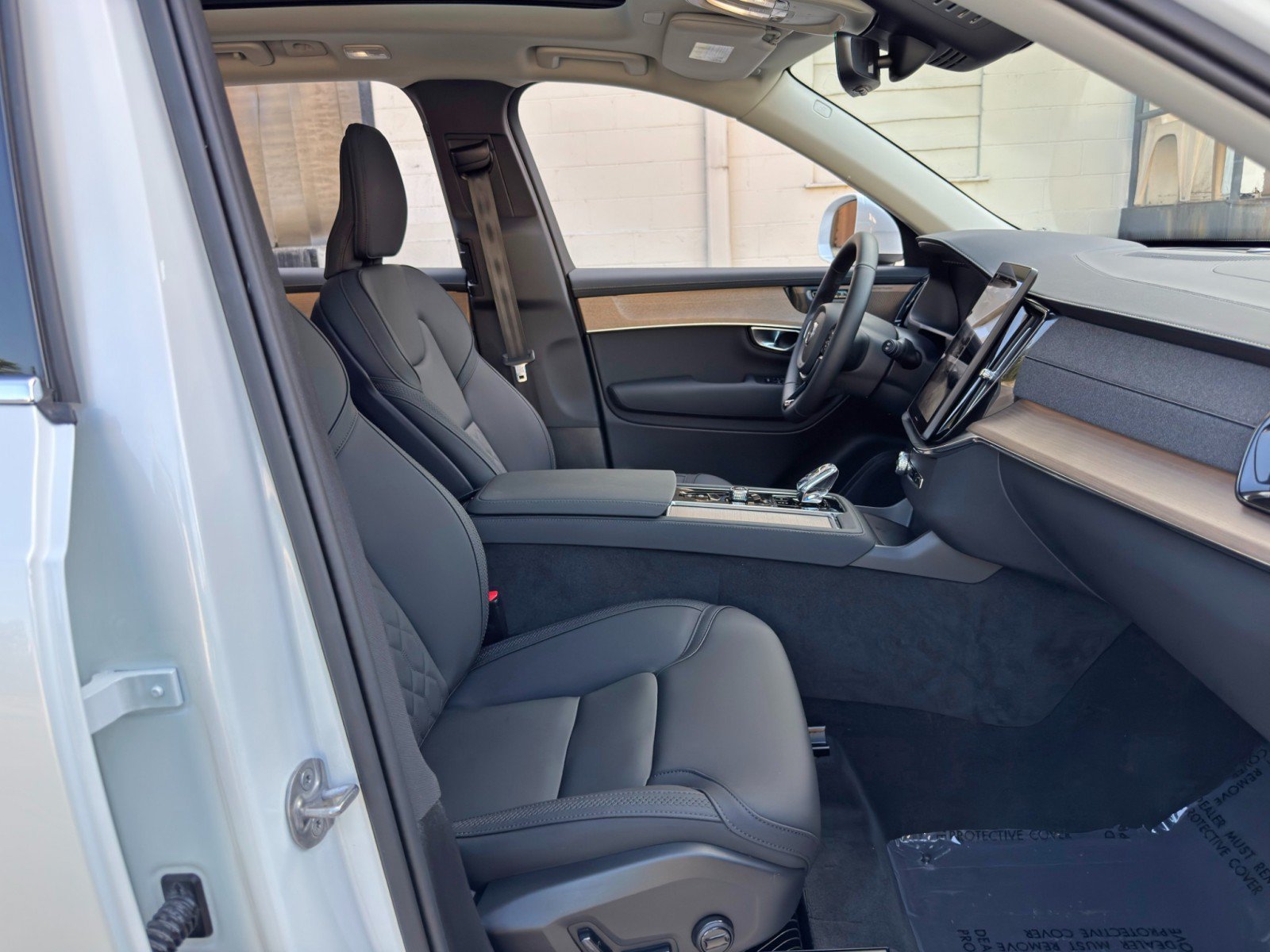 Used 2025 Volvo XC90 T8 Plus w/ Protection Package Premier AWD/4WD image 16