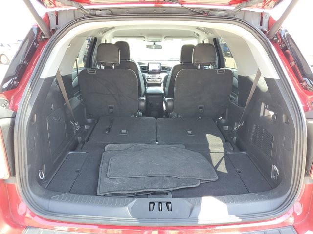 Used 2024 Ford Explorer XLT w/ Equipment Group 202A AWD/4WD image 8