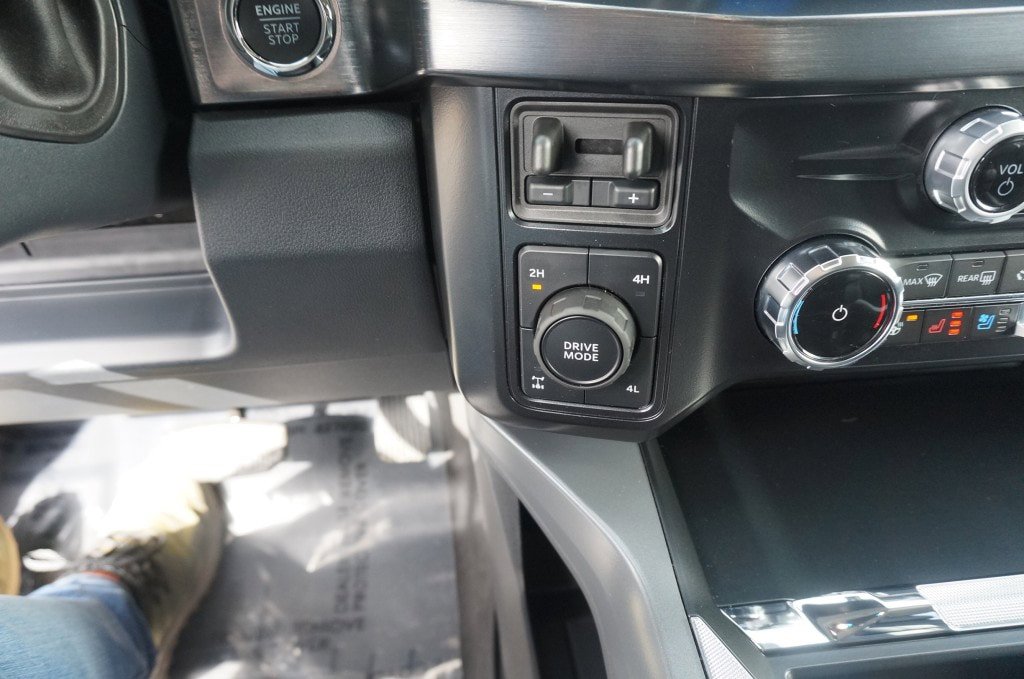 Used 2025 Ford F350 Lariat w/ Black Appearance Package AWD/4WD image 15