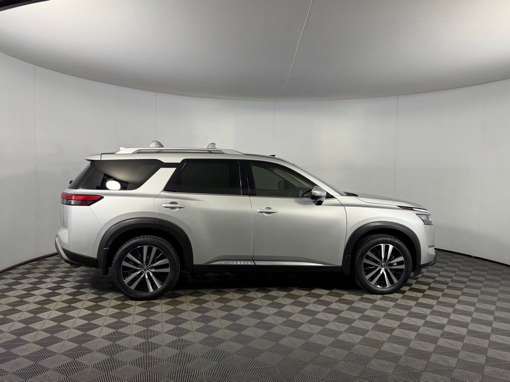 Used 2023 Nissan Pathfinder Platinum image 5