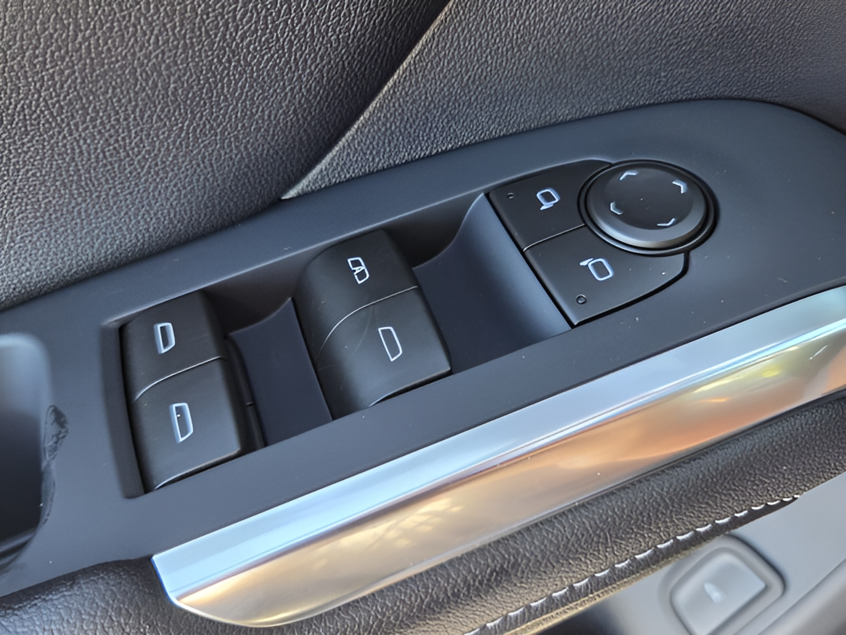 New 2027 Chevrolet Traverse LT w/ Enhanced Driving Package FWD image 30