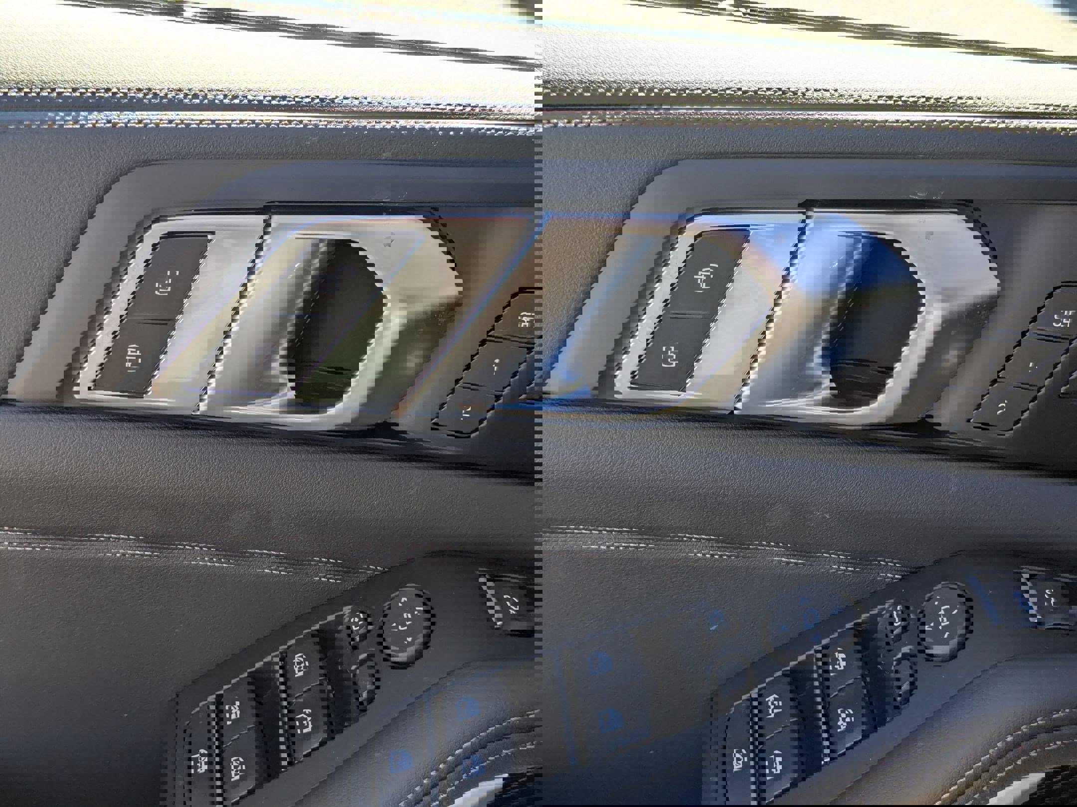 New 2026 BMW X5 xDrive40i w/ M Sport Package image 12