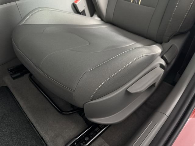 Used 2025 Hyundai Elantra Sport FWD image 36