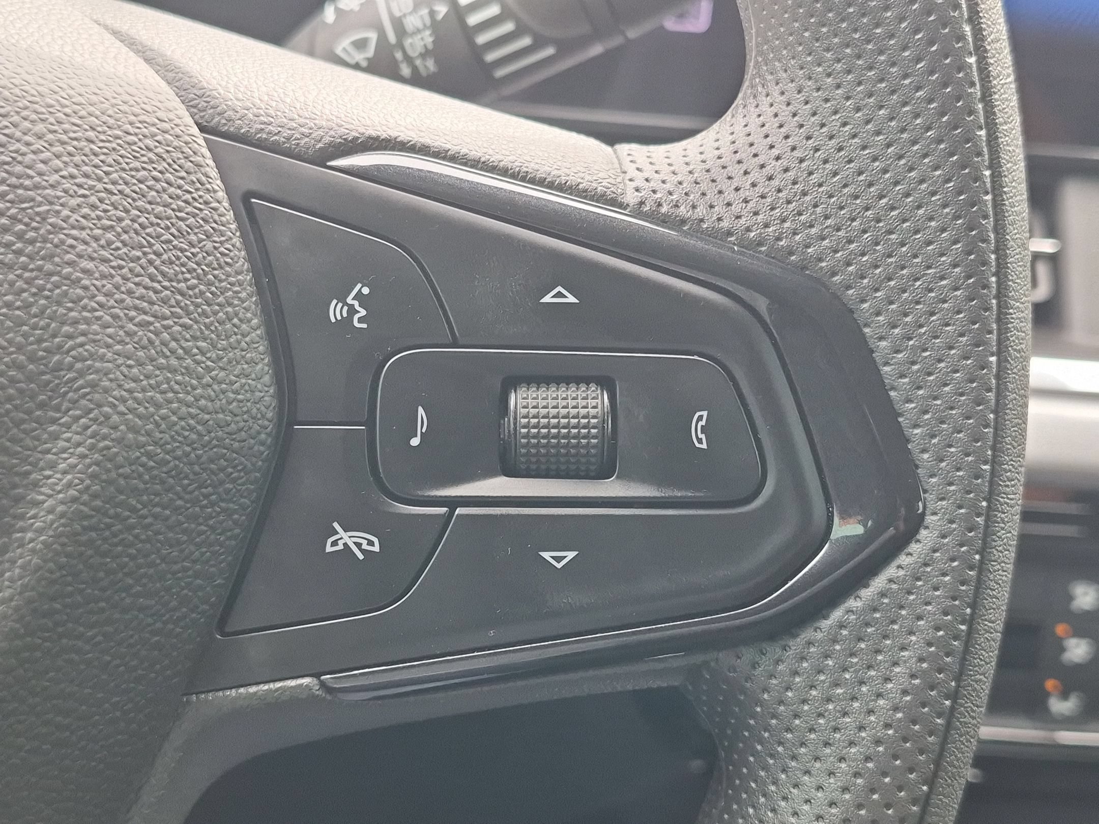 Used 2024 Chevrolet Trax LT FWD image 15