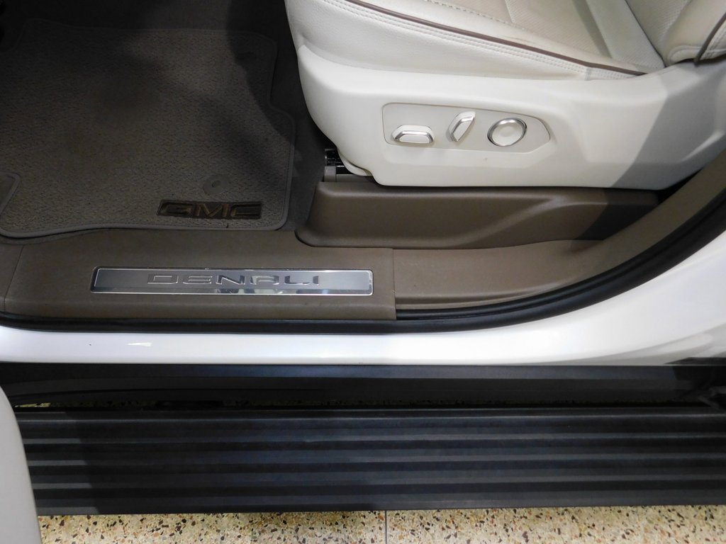 Used 2023 GMC Yukon Denali image 34