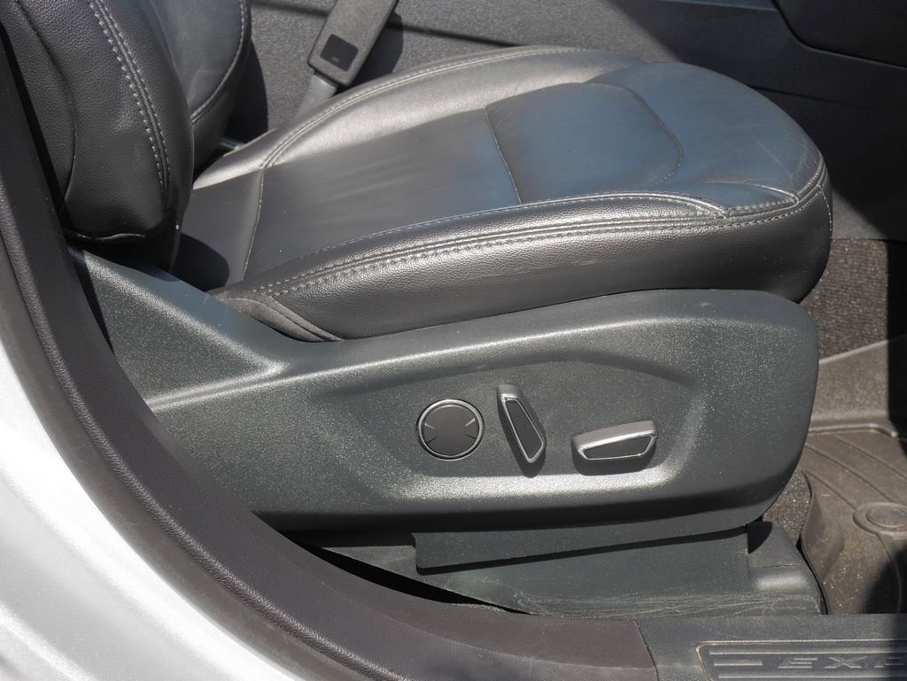 Used 2018 Ford Explorer XLT w/ Equipment Group 202A image 13