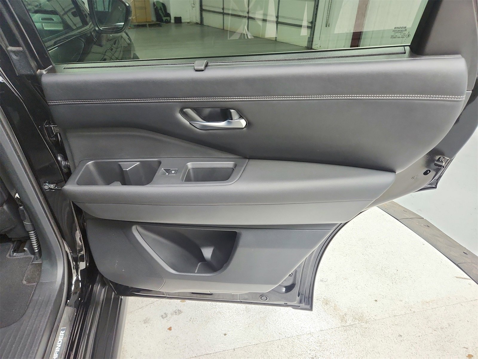 Used 2024 Nissan Pathfinder Platinum w/ Lighting Package (N93) image 46