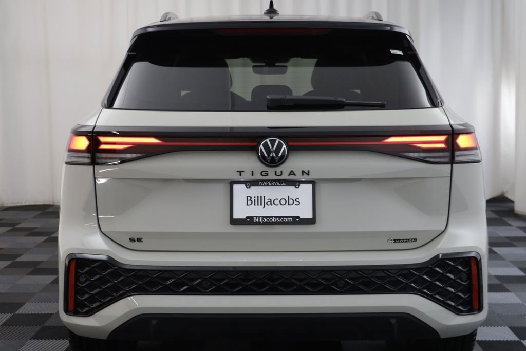 Used 2025 Volkswagen Tiguan SE R-Line AWD/4WD image 15