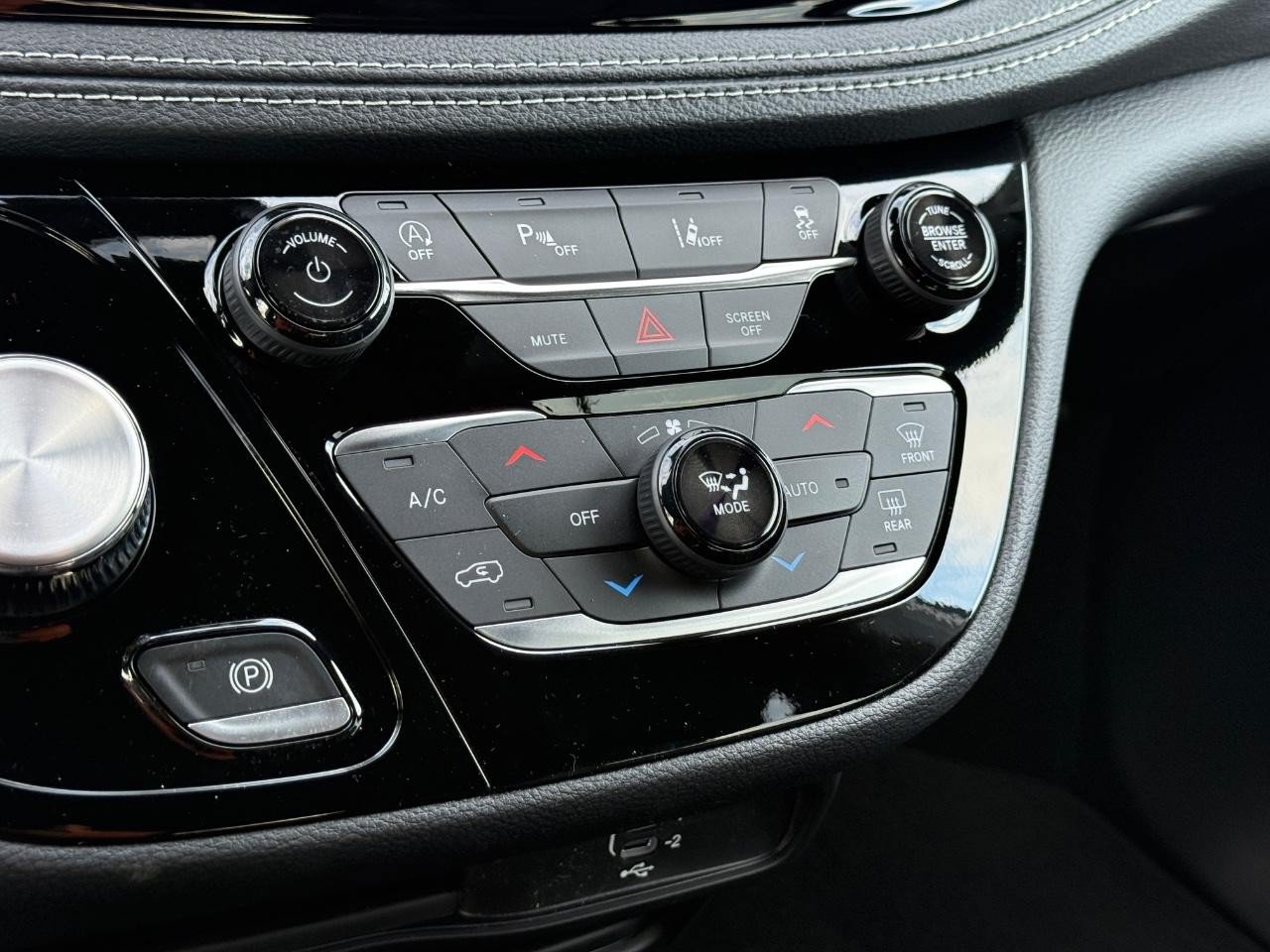New 2026 Chrysler Pacifica Select FWD image 16