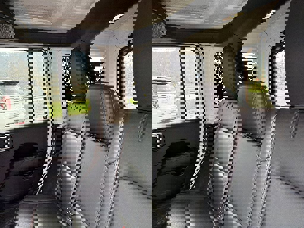 Used 2021 Jeep Wrangler Unlimited Rubicon image 14