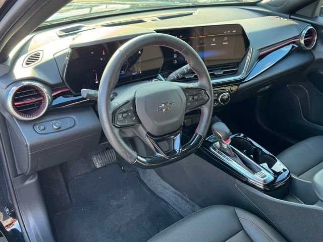 Used 2025 Chevrolet Trax RS w/ Sunroof Package image 11