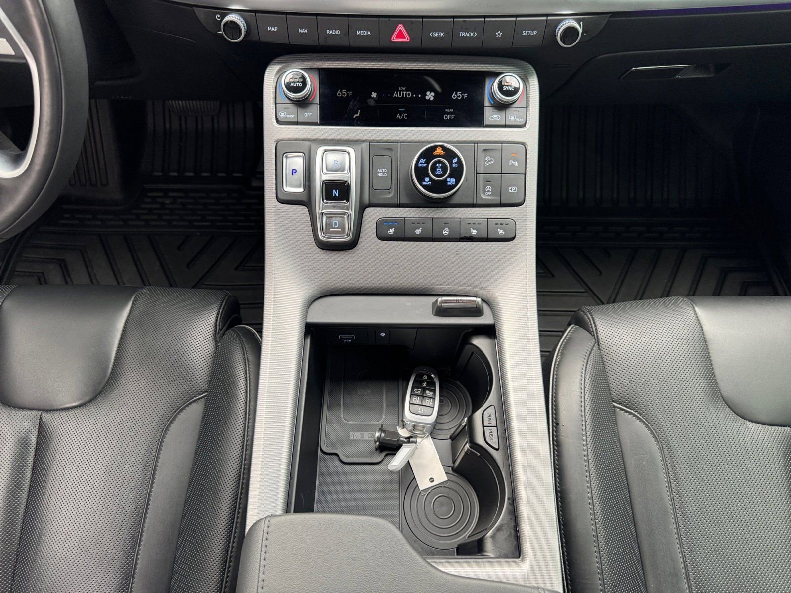 Used 2024 Hyundai Palisade Calligraphy image 11