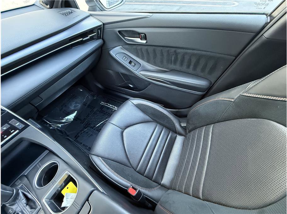 Used 2019 Toyota Avalon XSE w/ All Weather Liner Package FWD image 11