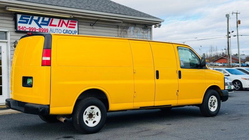 Used 2010 GMC Savana 3500 Extended RWD image 7