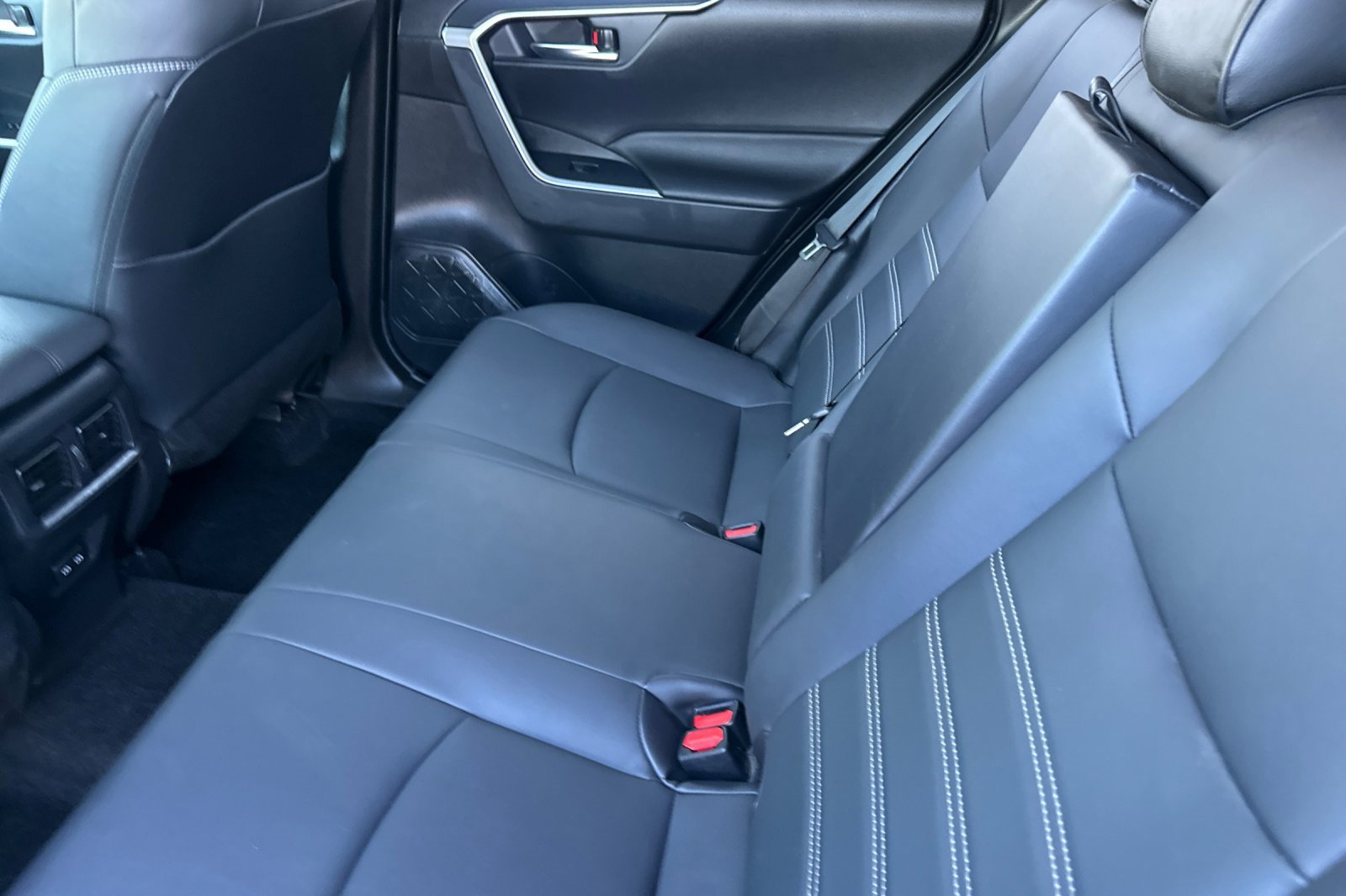 Used 2023 Toyota RAV4 XLE Premium image 12