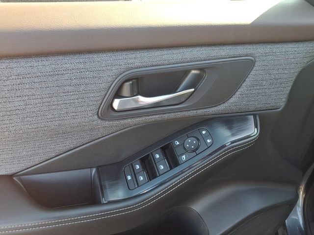 Used 2023 Nissan Rogue SV FWD image 13