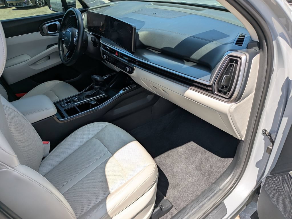 Certified 2025 Kia Sorento S w/ Panoramic Sunroof Package FWD image 13