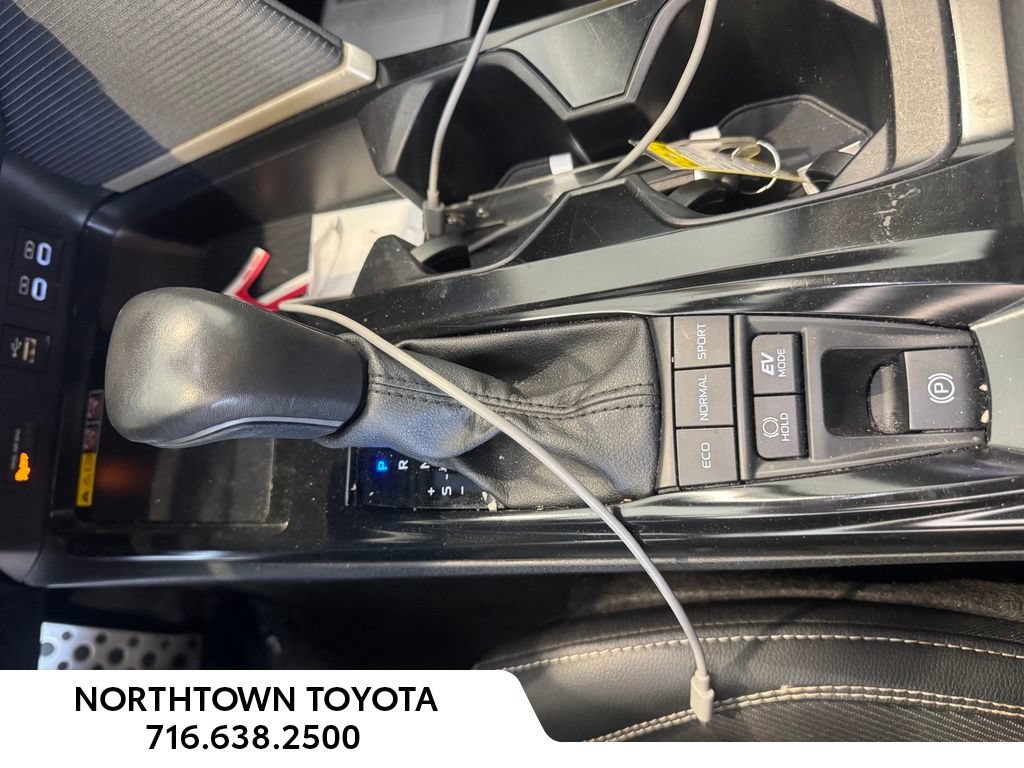 Used 2025 Toyota Camry SE FWD image 6