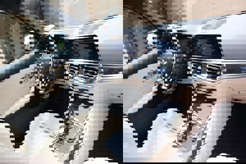 Used 2021 BMW 330e w/ Convenience Package image 27