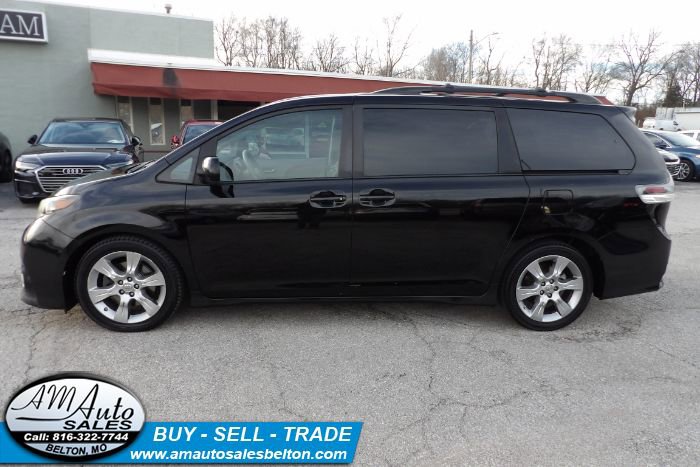 Used 2012 Toyota Sienna SE FWD image 2