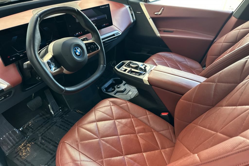 Used 2024 BMW iX xDrive50 w/ Sport Package AWD/4WD image 9
