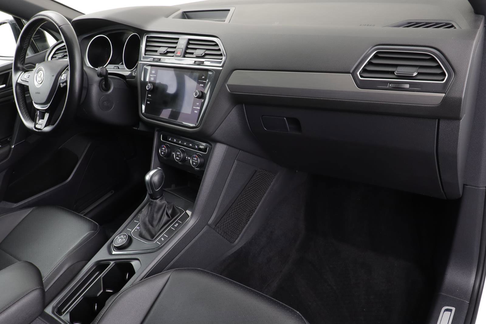 Used 2020 Volkswagen Tiguan SE R-Line image 20