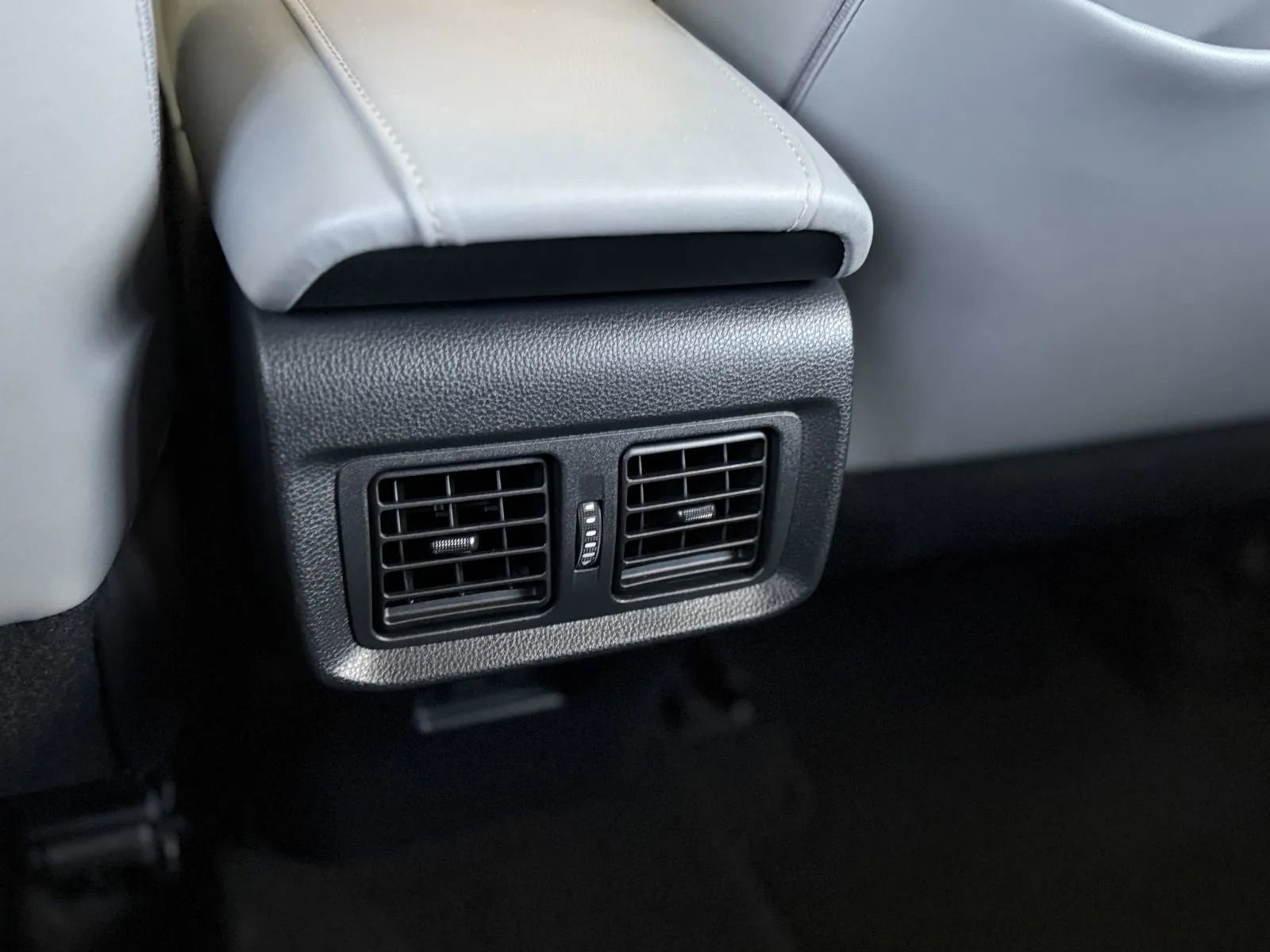 Used 2021 Toyota Venza Limited w/ Advanced Technology Package image 38