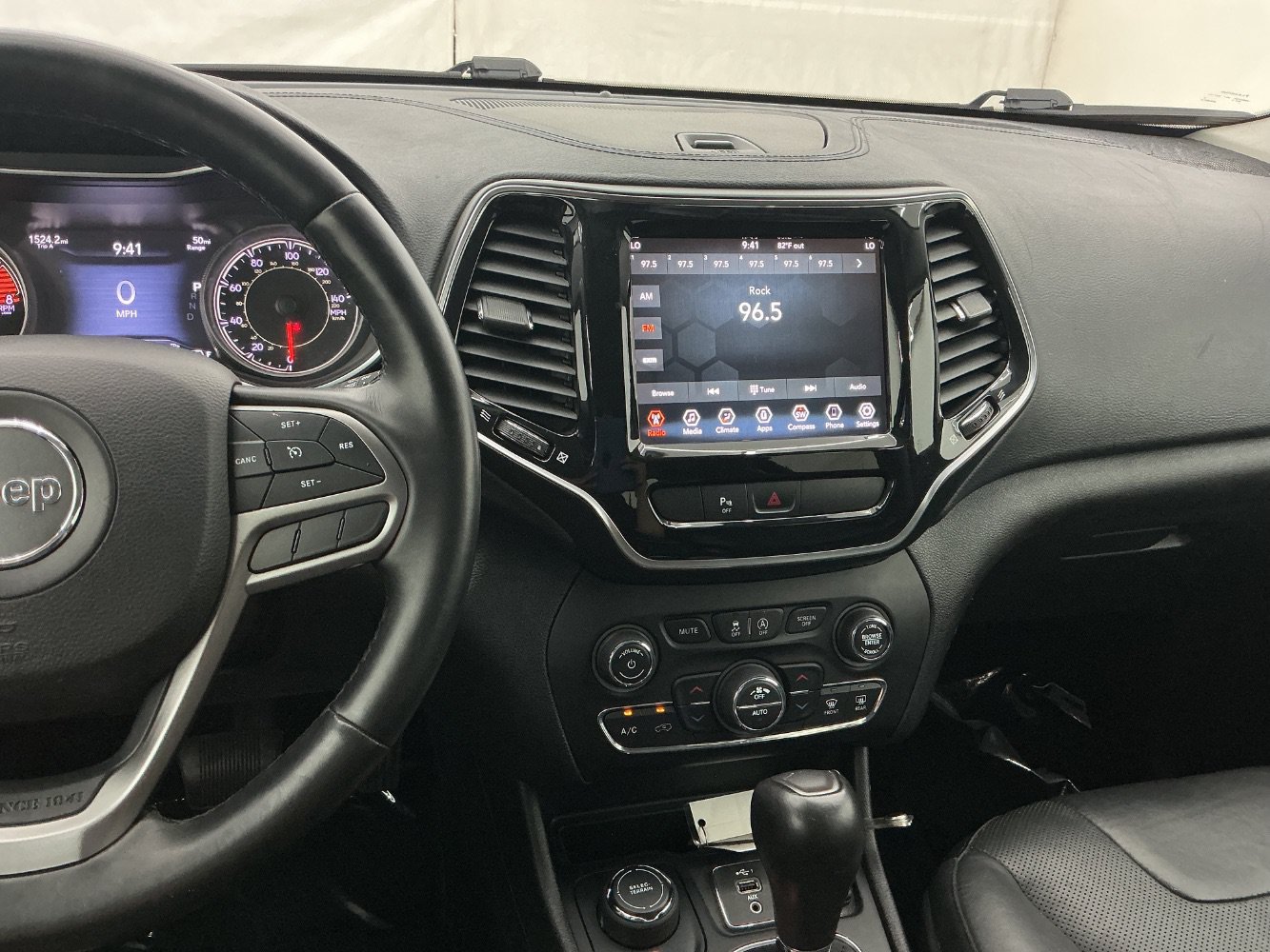 Used 2019 Jeep Cherokee Limited AWD/4WD image 33
