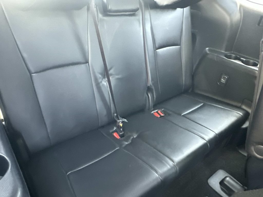 Used 2024 Toyota Highlander XLE AWD/4WD image 17