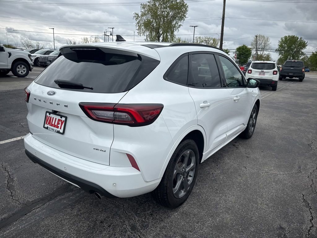 Used 2023 Ford Escape ST-Line w/ Tech Pack #1 AWD/4WD image 9