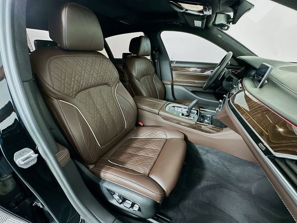 Used 2022 BMW M760i xDrive w/ Luxury Rear Seating Package AWD/4WD image 30