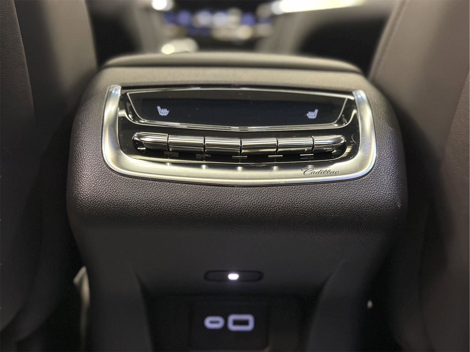 Certified 2020 Cadillac XT6 Premium Luxury w/ Platinum Package image 27