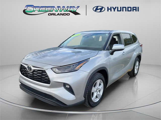 Used 2023 Toyota Highlander LE image 2