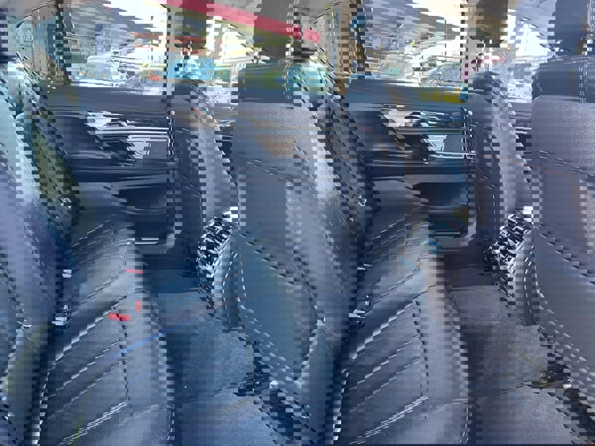 Used 2019 BMW 740i xDrive image 25